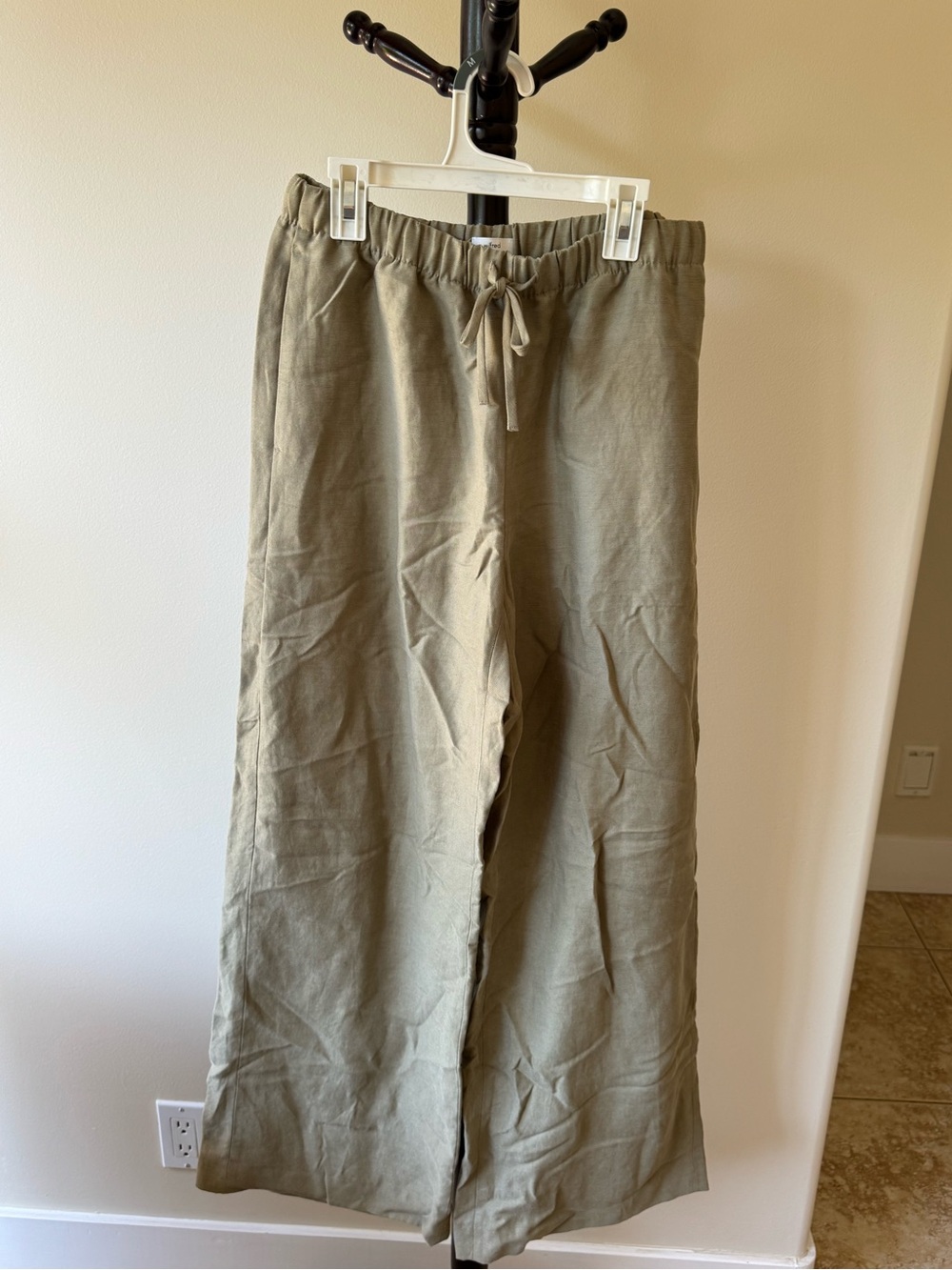 Aritzia Wide-Leg Drawstring Pants in Olive Green
